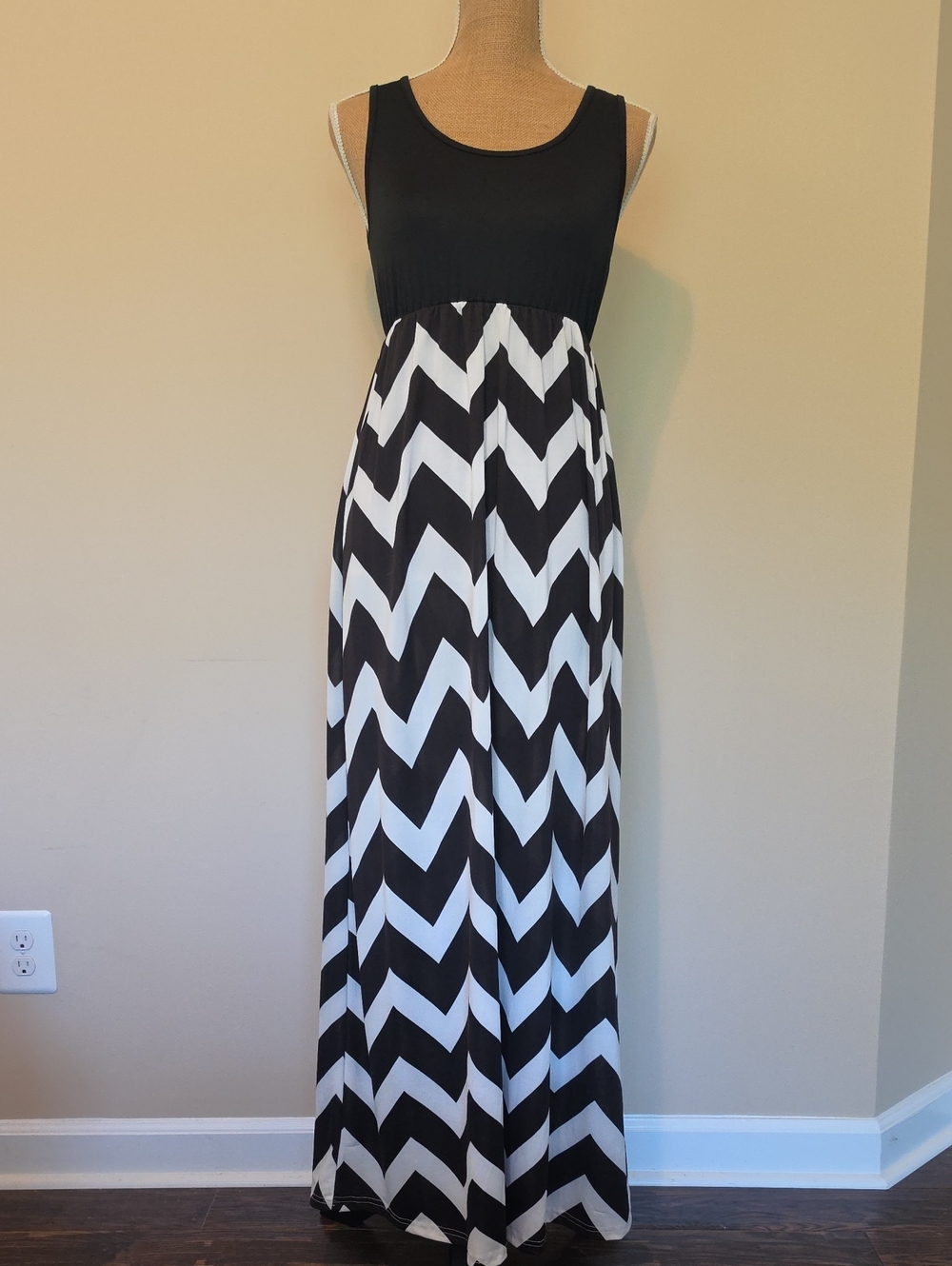 Black and White Sleeveless Maxi Dress with Elastic Waist